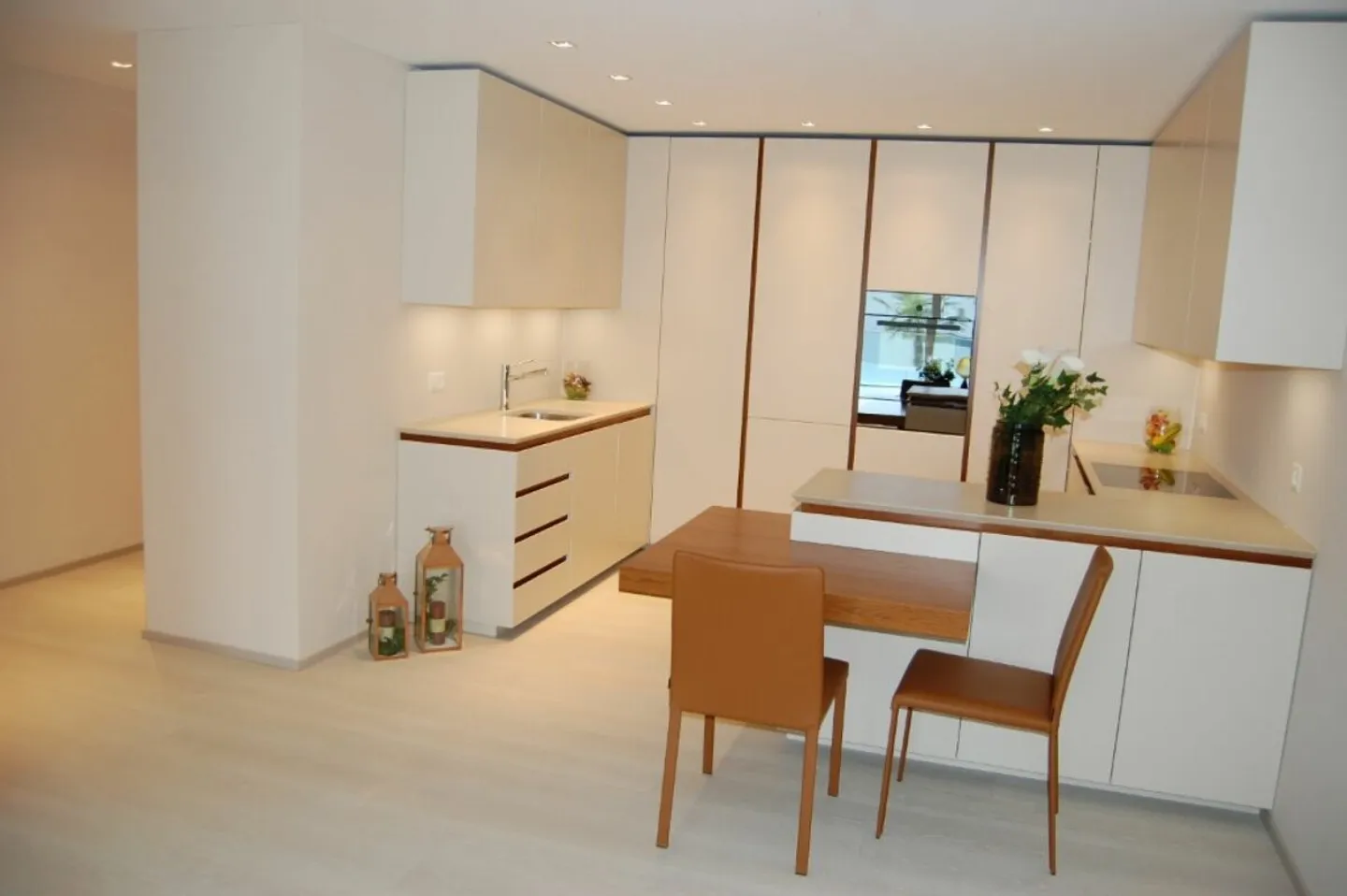 Luxurious 2.5 Room Apartment with Lake View, Large Sun Terrace, Swimming Pool and Wellness Area - Photo 8 of 13