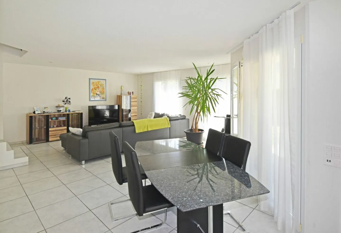 Casa familiare moderna con molta luce, spazio e qualità della vita - Foto 6 di 13