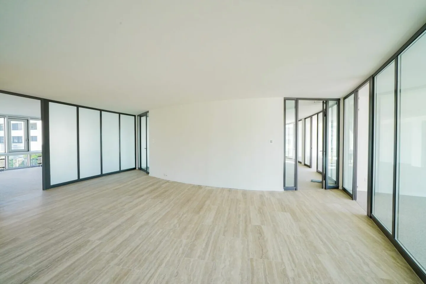 Moderne und lichtdurchflutete Büroräumlichkeiten am Sonnenplatz 1 in Emmenbrücke - Foto 3 von 10