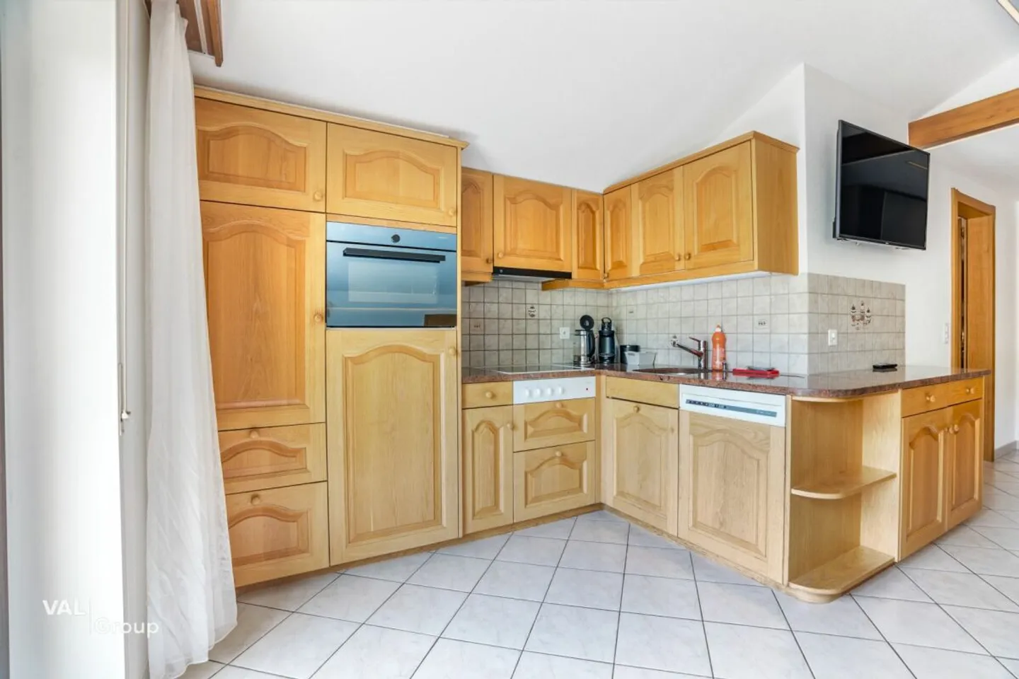 Appartamento attico di 4,5 locali con status di seconda casa in posizione centrale a Saas-Grund - Foto 2 di 13