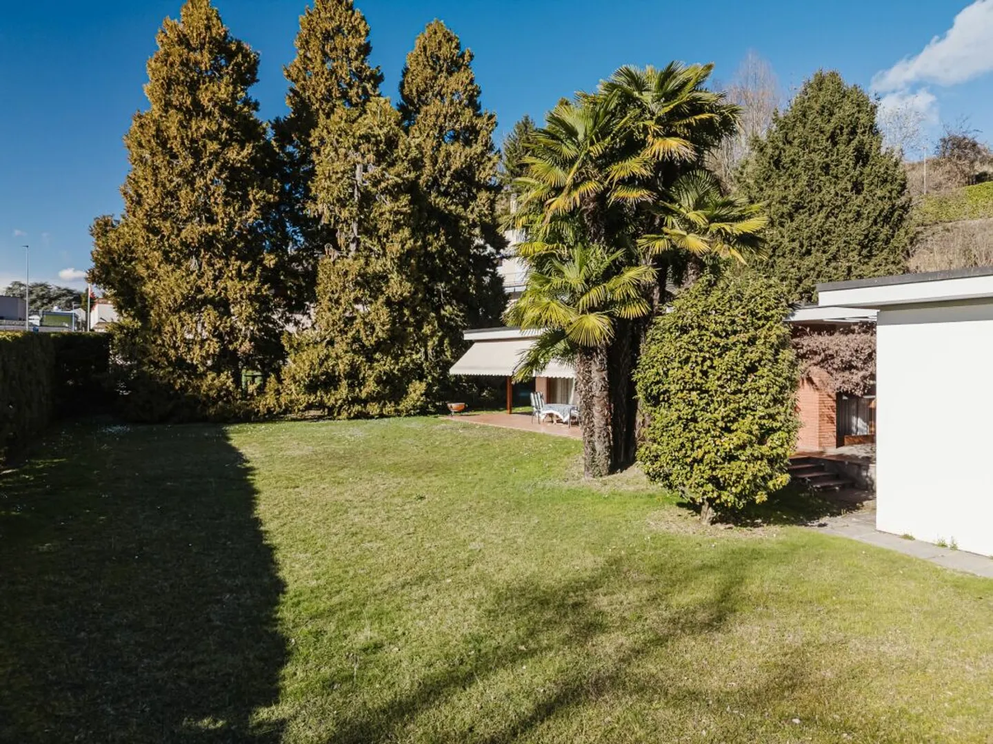 Splendida villa signorile immersa nel verde del proprio parco - Foto 1 di 13
