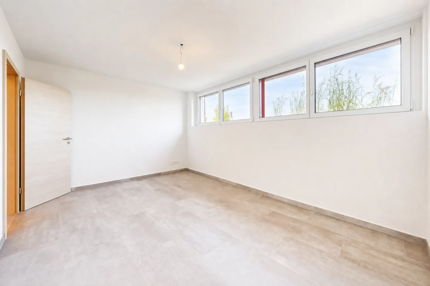 moderne Wohnung mit wundervoller Terrasse und Carport für zwei Fahrzeuge - Foto 8 di 13