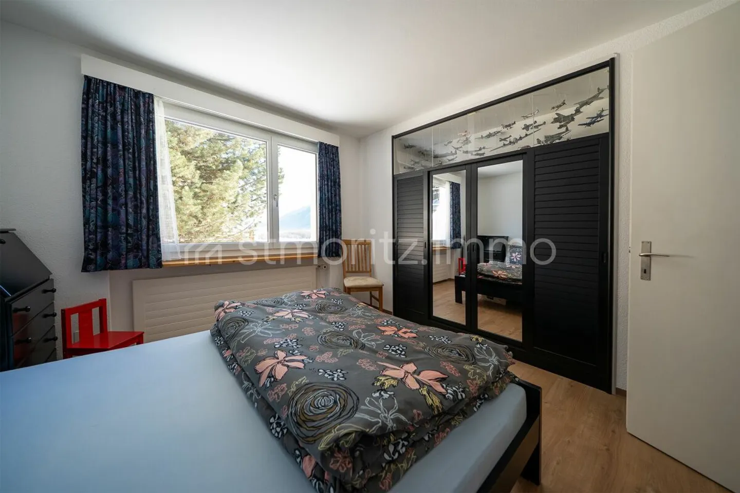 Chesa Muntarütsch - Bright 4-room apartment with south-facing balcony and unobstructed mountain views - Photo 10 of 13