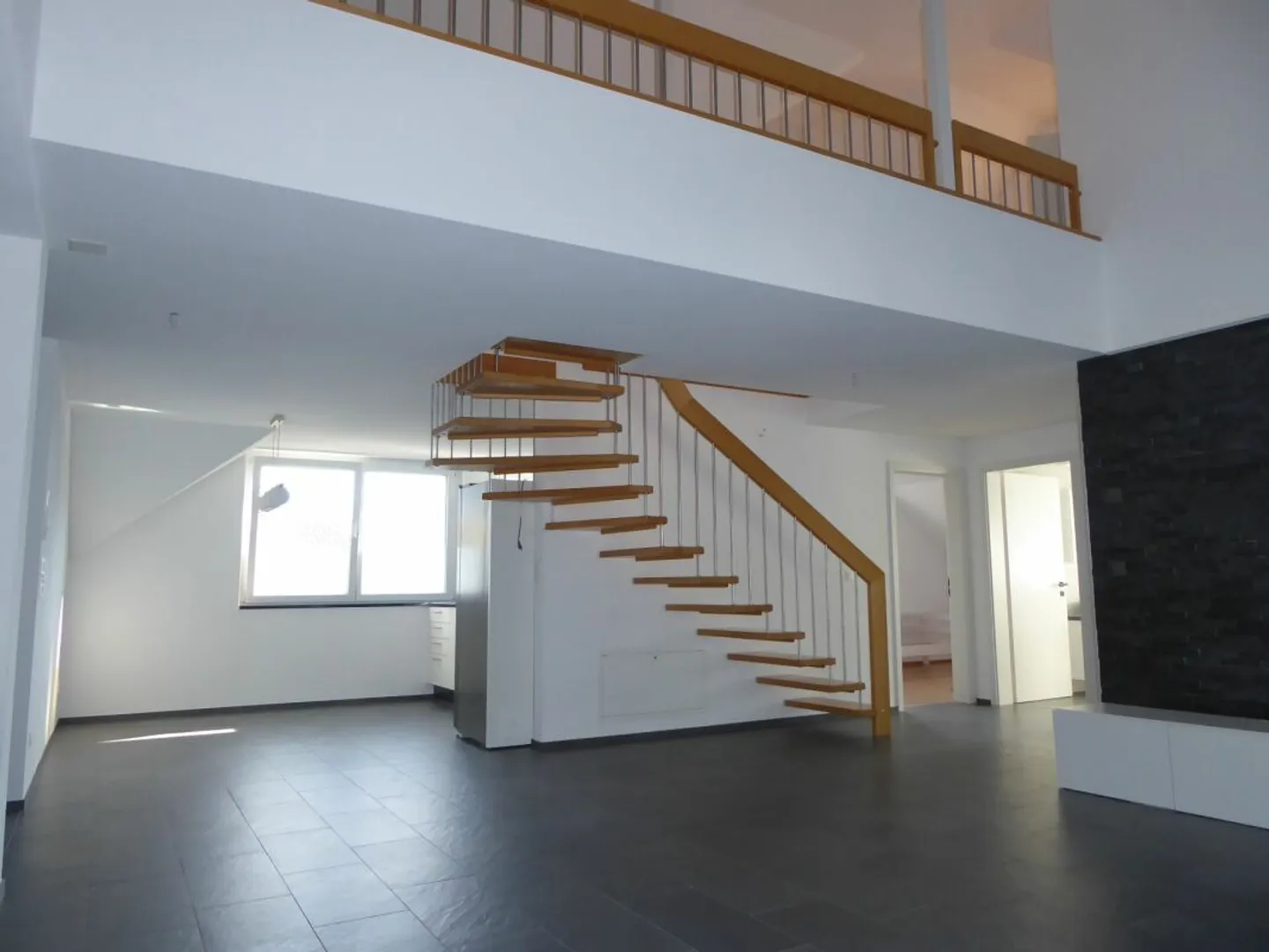 familienfreundliche und grosszügige 6-Zimmer-Maisonette-Wohnung - Photo 1 sur 13