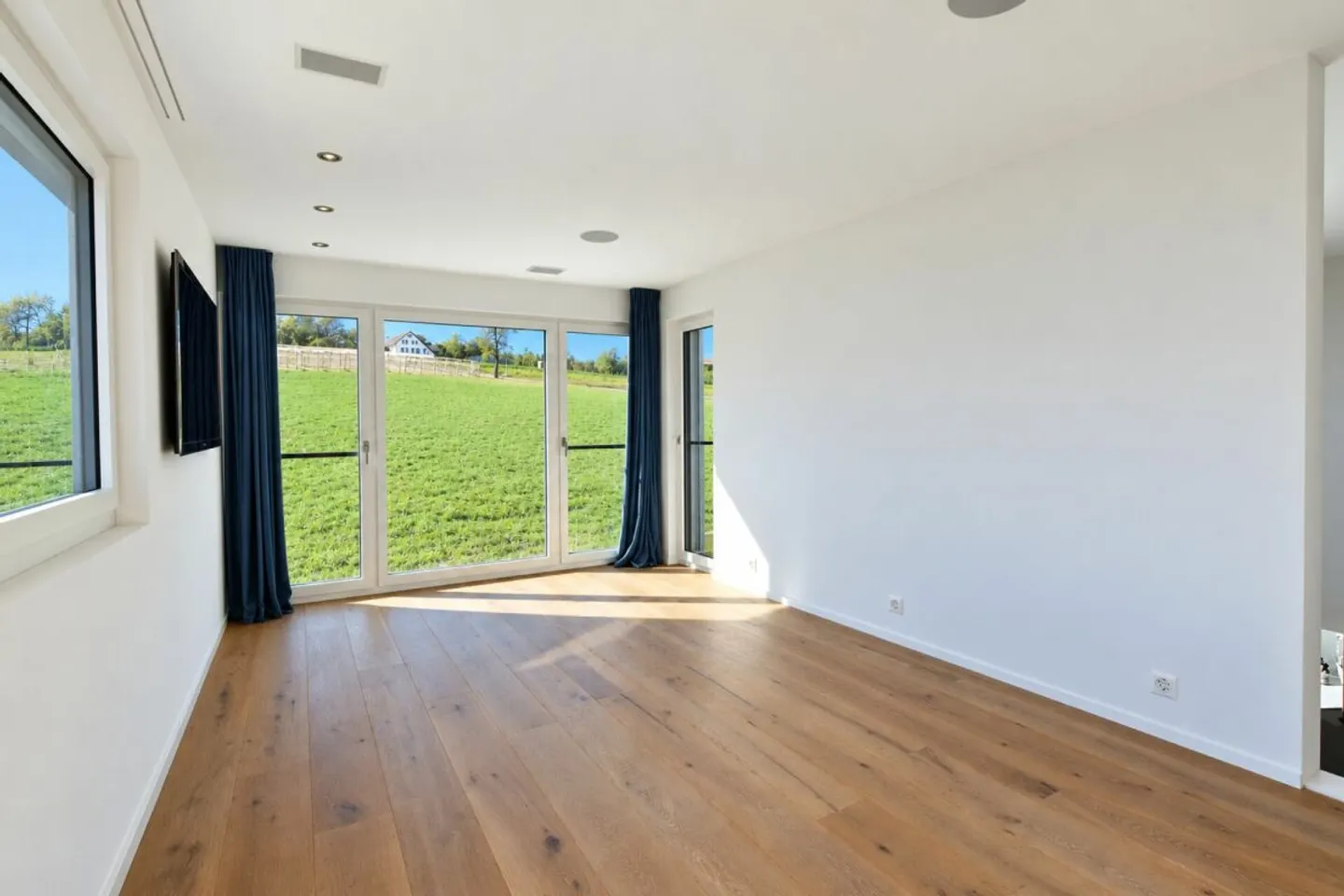 Villa - generous living at a high level - Photo 7 of 13