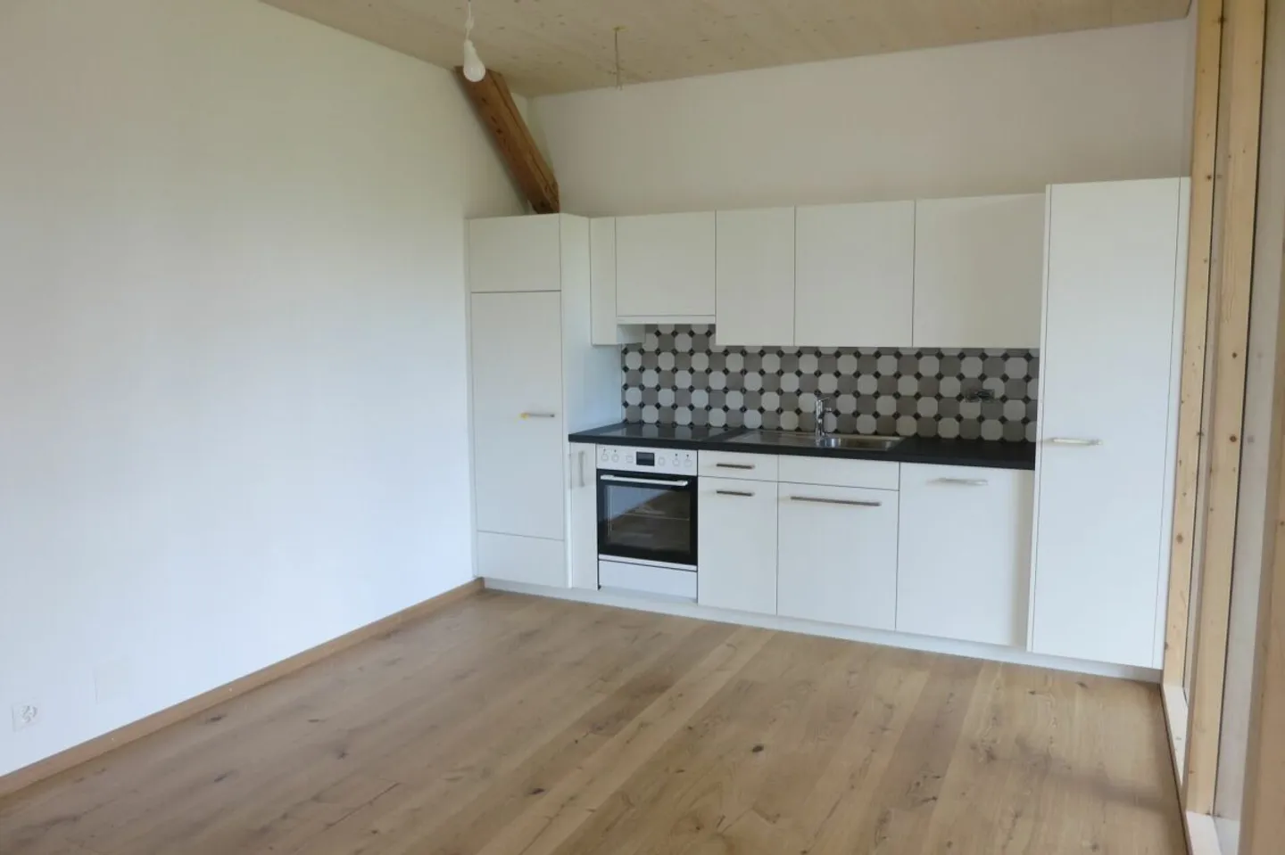 Einzigartiges Wohnambiente - 2½ Zimmer mit Holzelementen und Loggia - Photo 1 sur 7