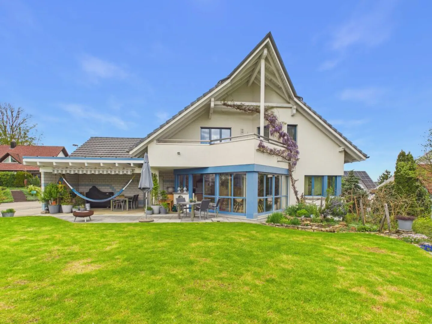 Casa unifamiliare attraente in una posizione tranquilla - Foto 1 di 13