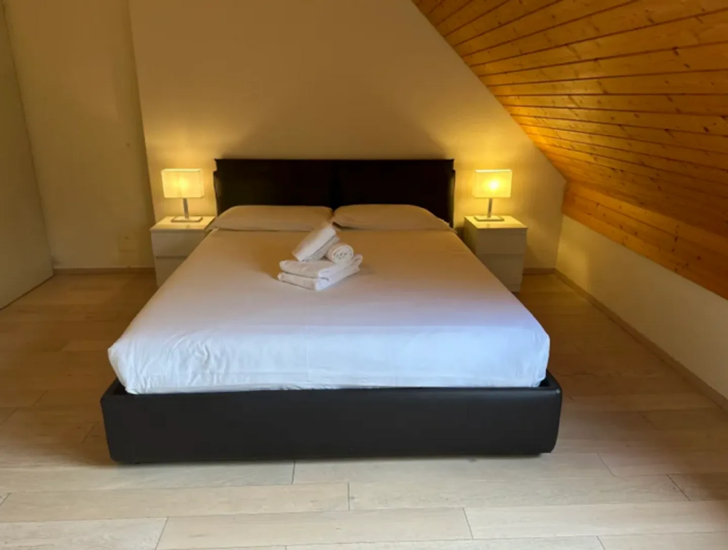 somptueux duplex de 3,5 pièces en plein coeur de la magnifique zone piétonne du centre-ville de Neuchâtel - Photo 6 sur 6