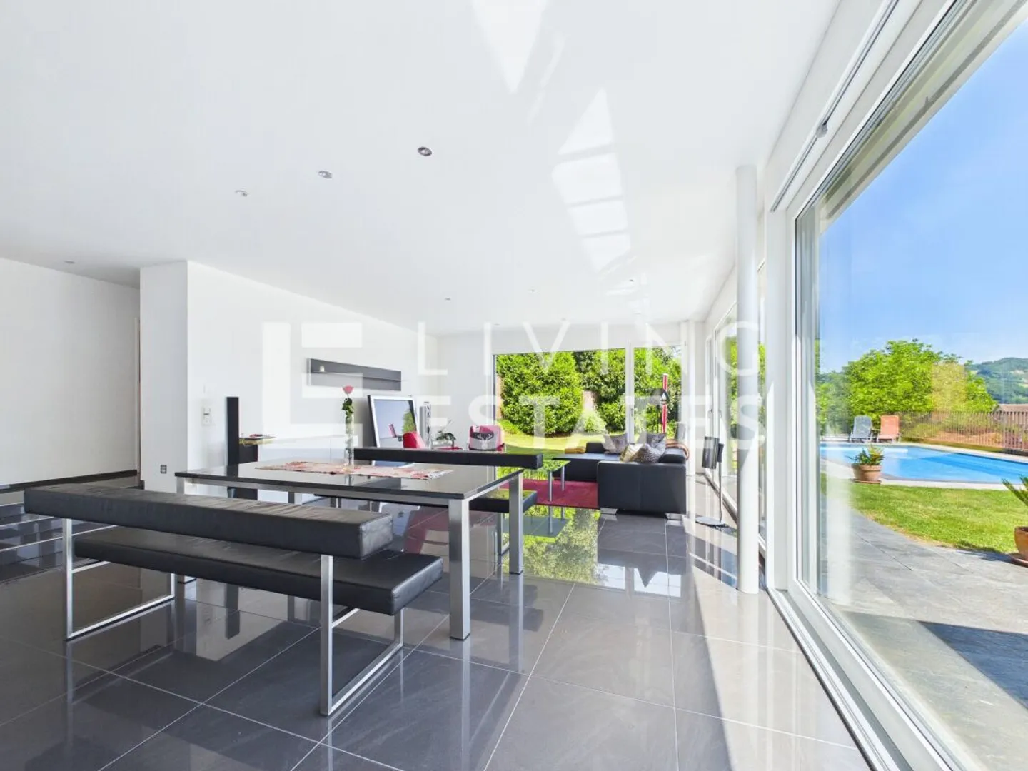 Luxushaus mit Pool und Garten - Foto 3 von 13