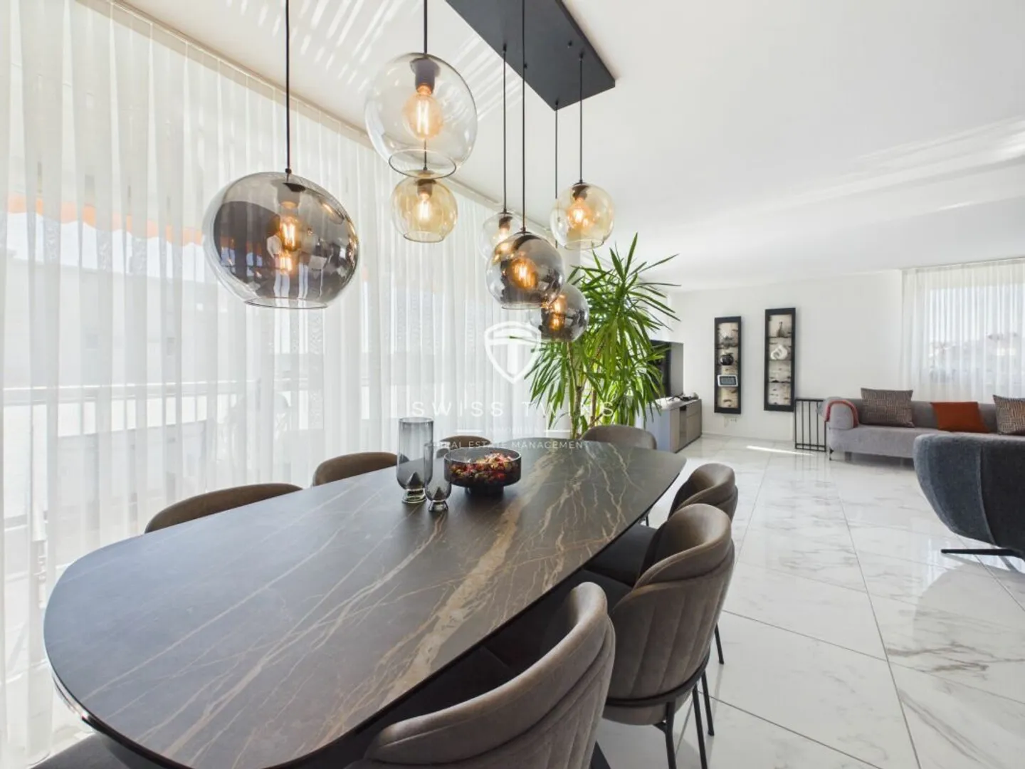 Exclusive 3.5-room condominium with panoramic balcony in Root (LU) - Photo 2 of 13