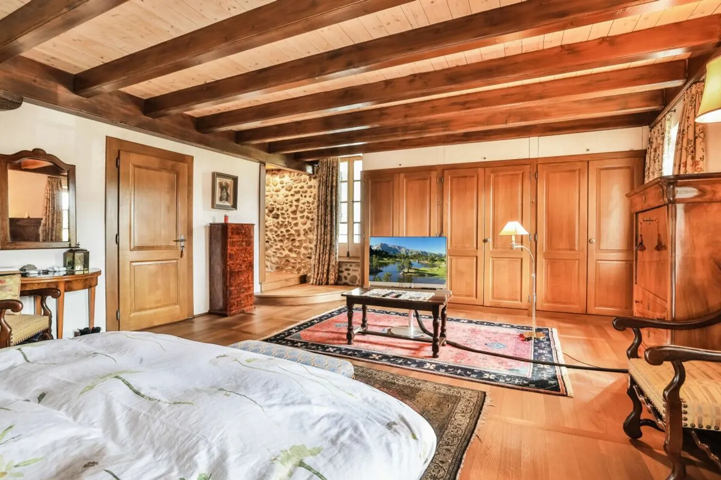 Village property with old-world charm, offering very generous spaces, located in Avusy, in the heart of the Geneva countryside - Photo 7 of 13