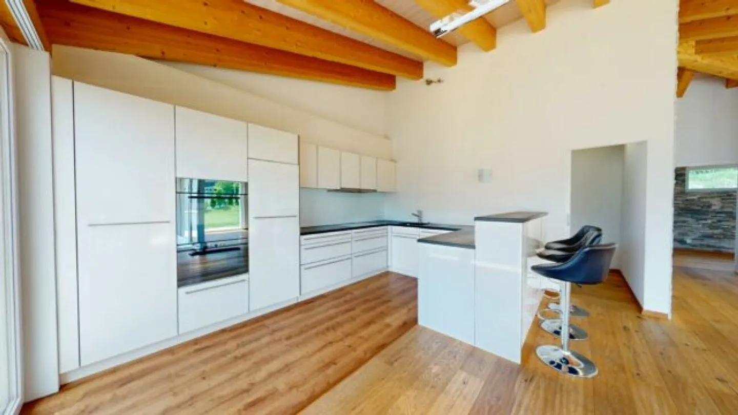 Appartamento mansardato spazioso come residenza principale - Foto 5 di 13
