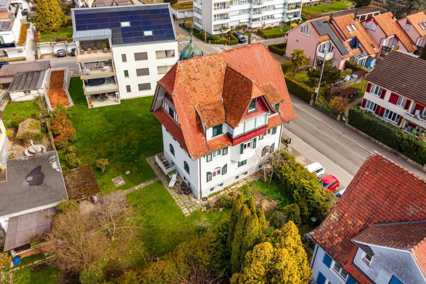 Bâtiment résidentiel historique (ENTIÈREMENT LOUE) avec 4 appartements (en propriété par étage) & 5 places de parking souterrain externes - Photo 3 sur 7