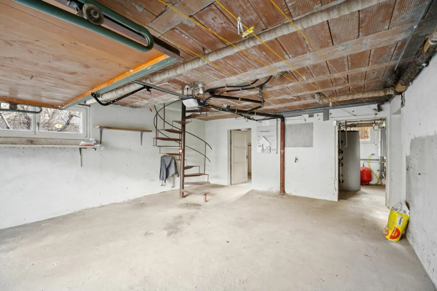 Maison familiale double avec beaucoup de potentiel (d'aménagement) dans un emplacement ensoleillé à Leuk - Photo 11 sur 13