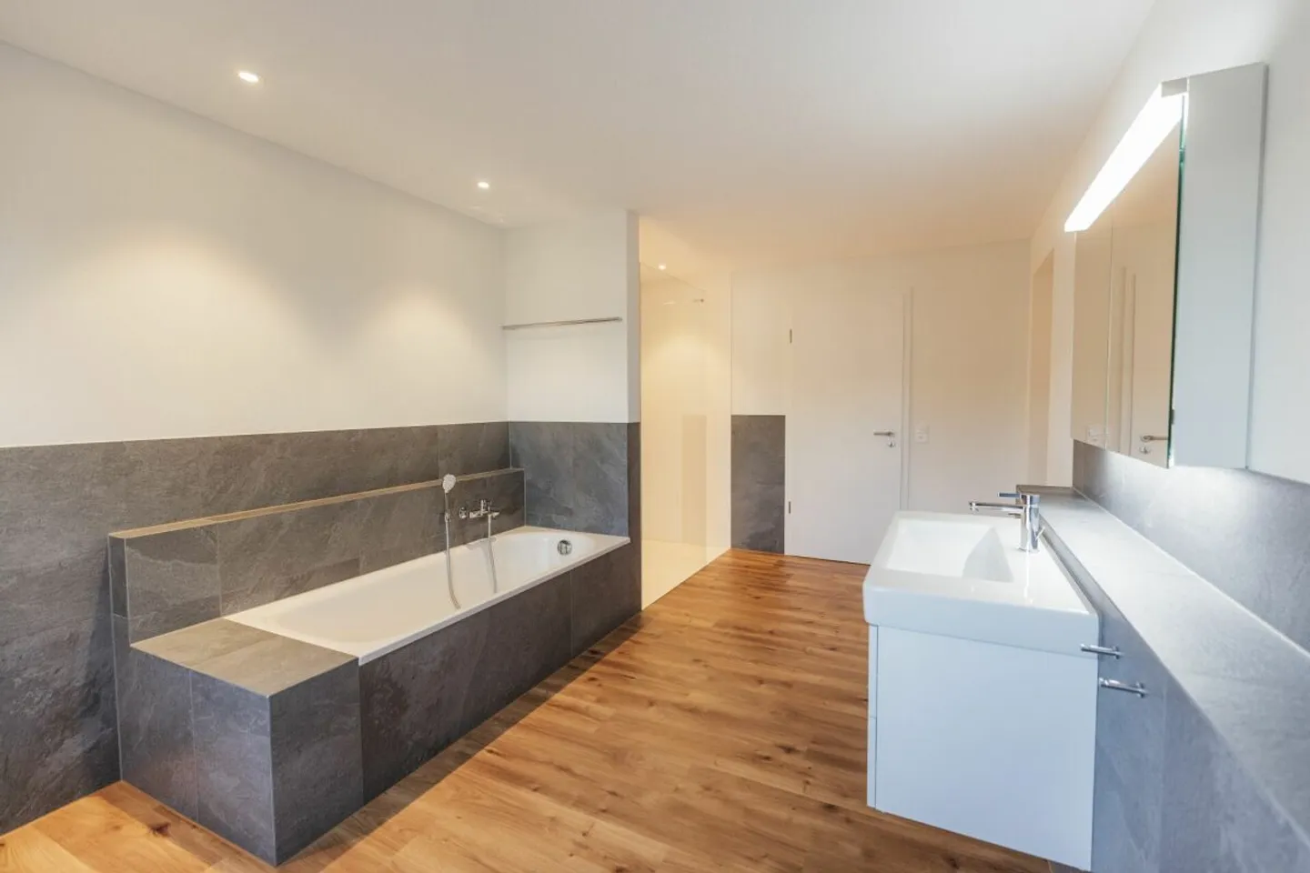 Appartement de luxe en attique avec vue illimitée - Photo 5 sur 7