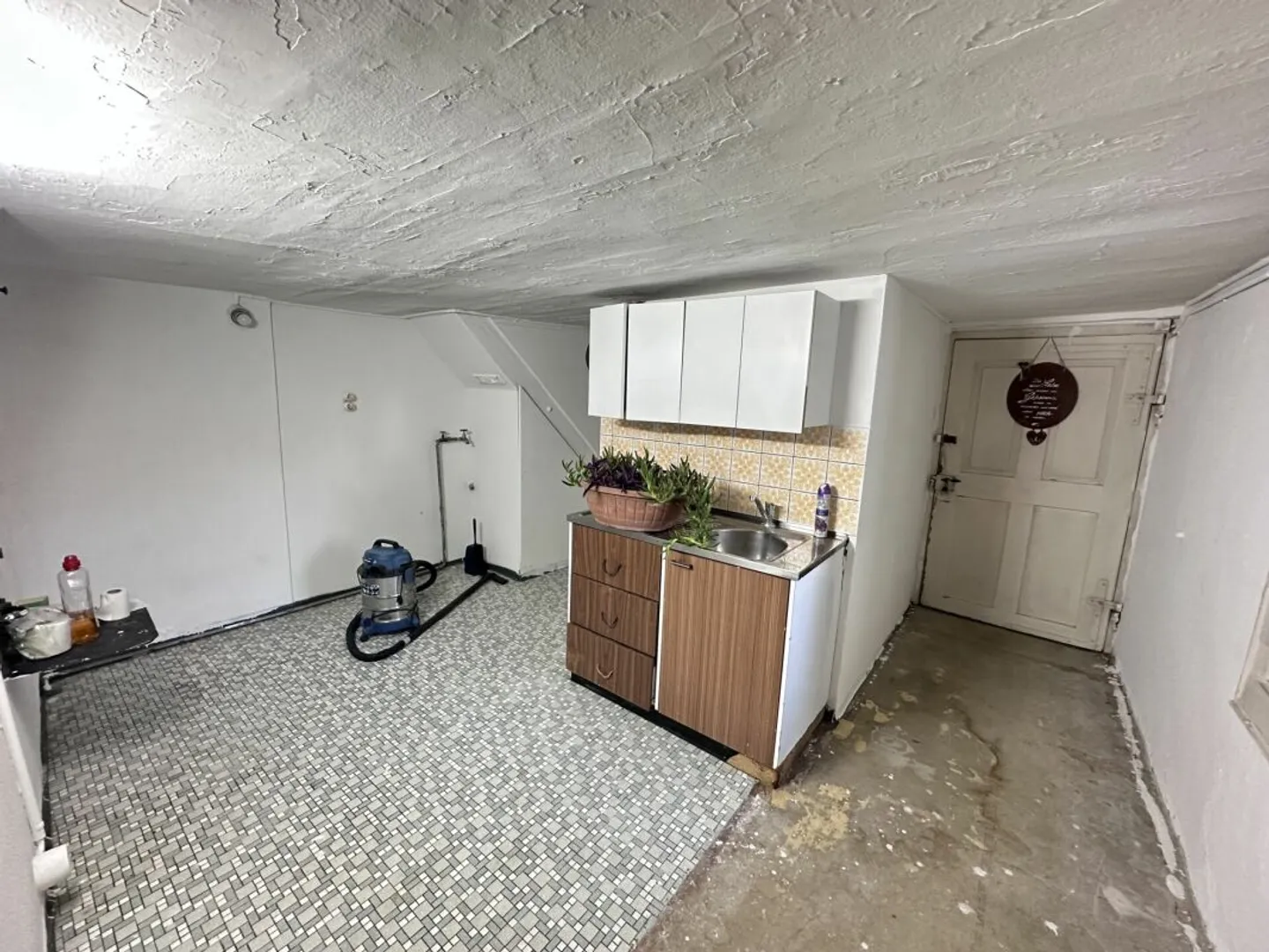 Single-family house with development potential - Photo 6 of 10