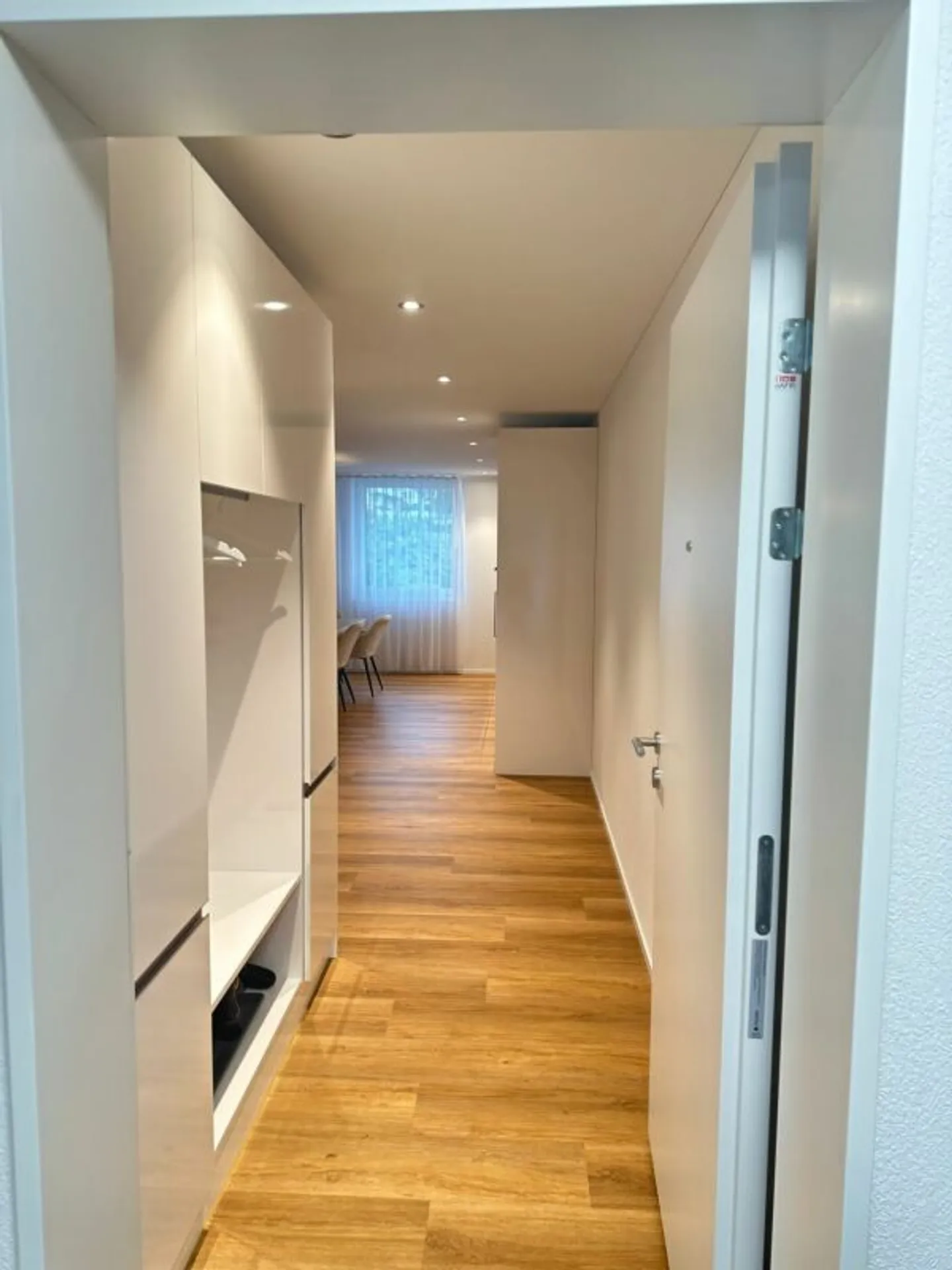 Dream Home in Prime Location: 3.5-Room Apartment in the Heart of Root - Photo 5 of 10