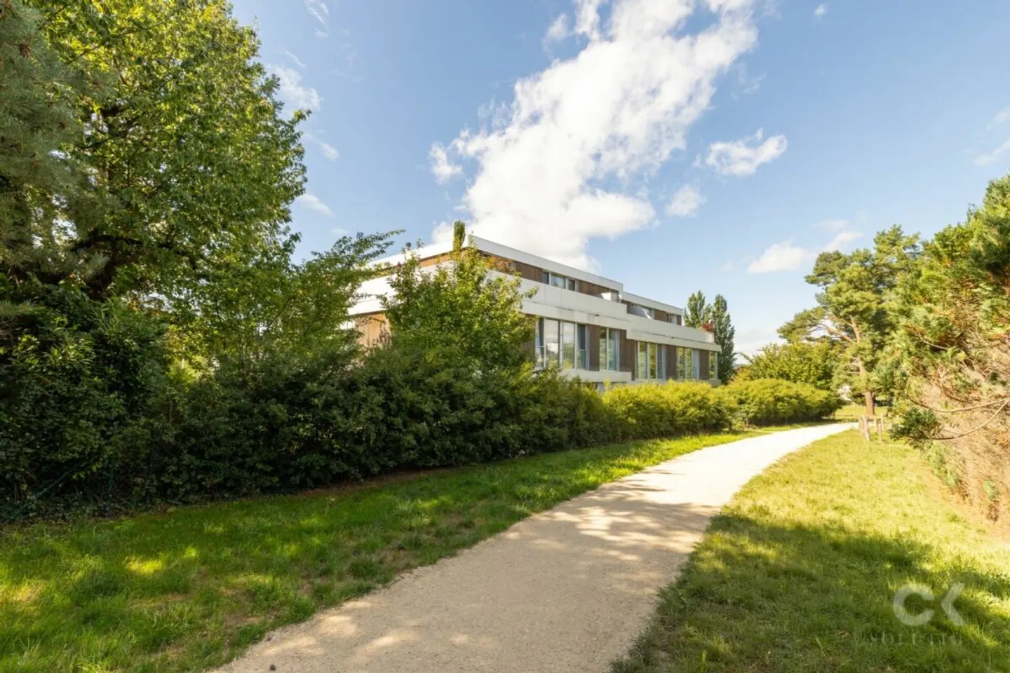 Appartement de jardin exclusif dans le meilleur emplacement à Bottmingen ! - Photo 4 sur 13