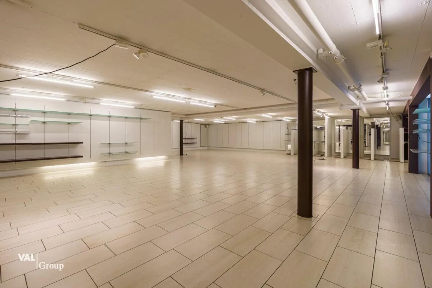 Locaux de stockage ou commerciaux polyvalents près de la gare de Brig - Photo 3 sur 12