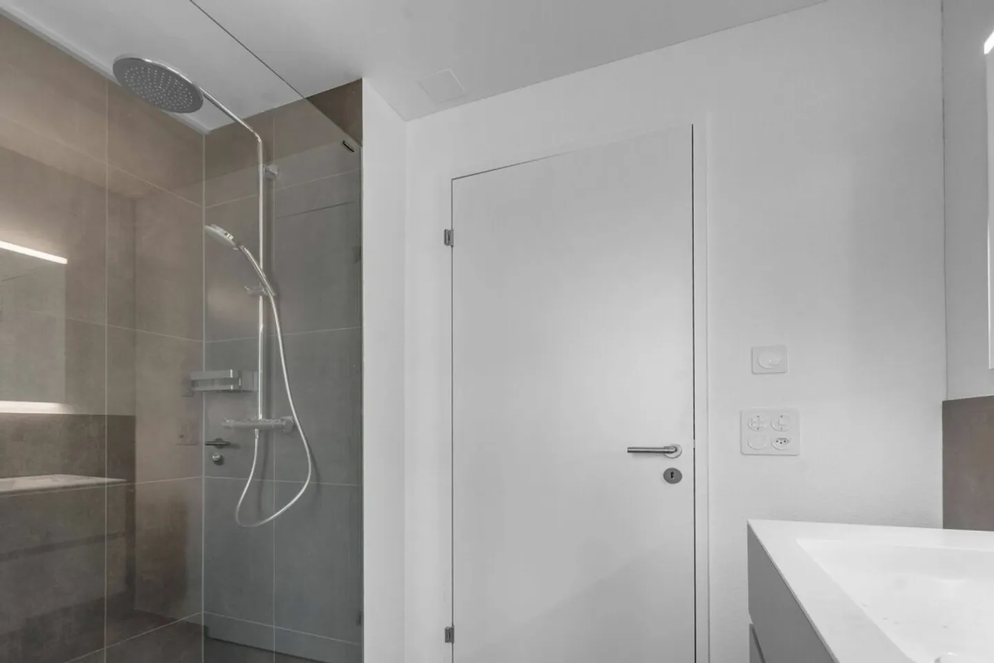 TILIA NOUVEAU | Vivre avec vue sur le lac à 180° - 3.5 pièces avec 111 m2 de surface habitable nette - Prêt à emménager à partir de mi-octobre 2026 - Photo 12 sur 13