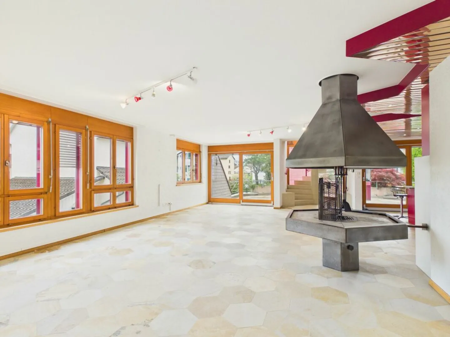 Spacious Villa with Spa & Office - Photo 11 of 13