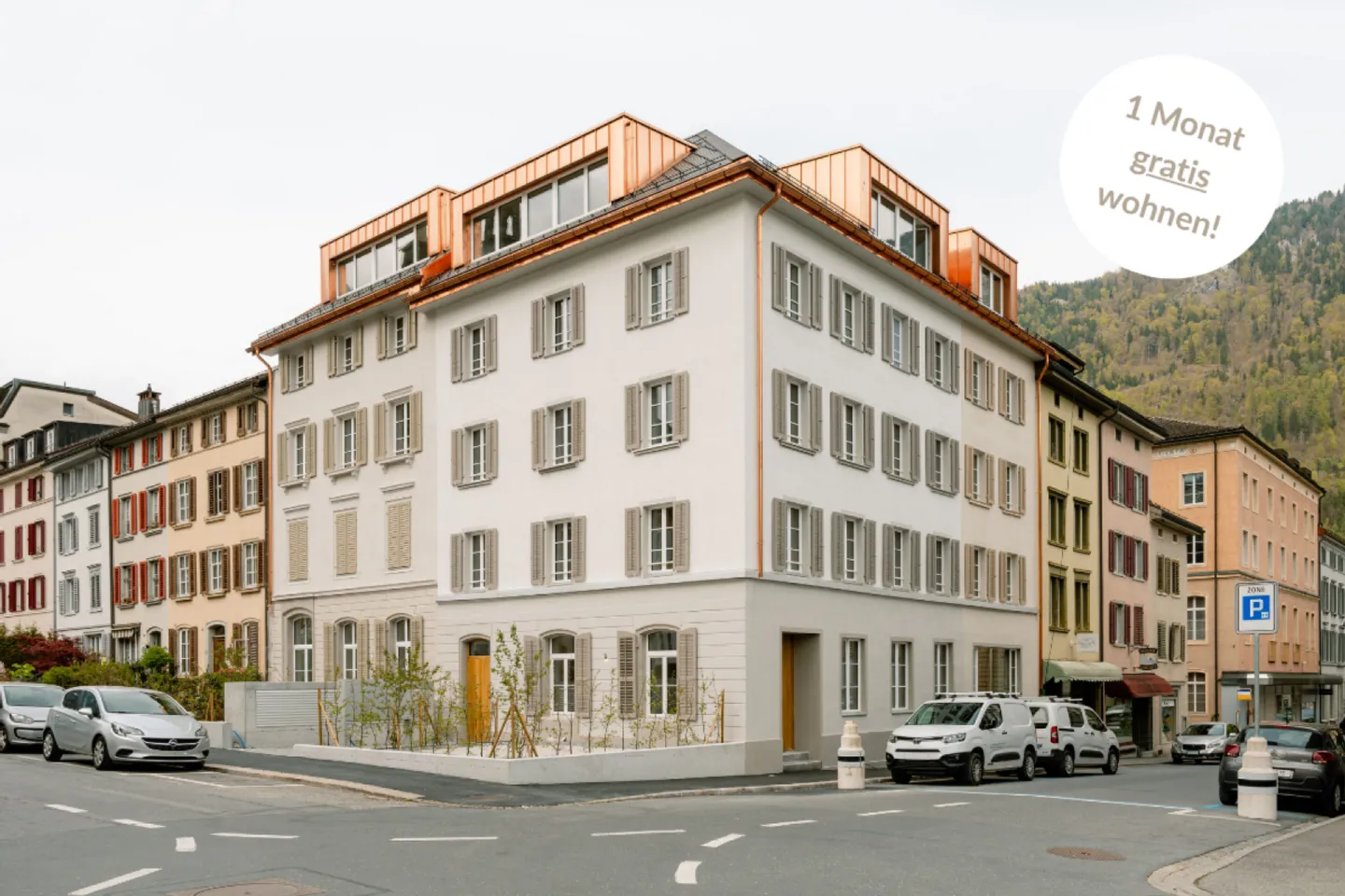 Prima locazione "Haus Fridolin": Appartamento attico moderno con balcone nel cuore di Glarus - Foto 1 di 7