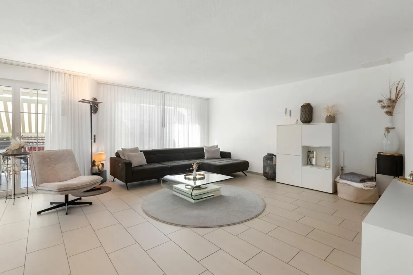 A Home to Feel Good - Well-Maintained House with Garden in a Quiet Location - Photo 3 of 13