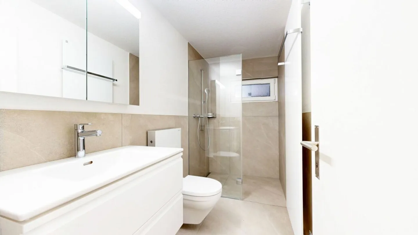 Modern apartment with cellar, garden and parking space - Photo 8 of 13