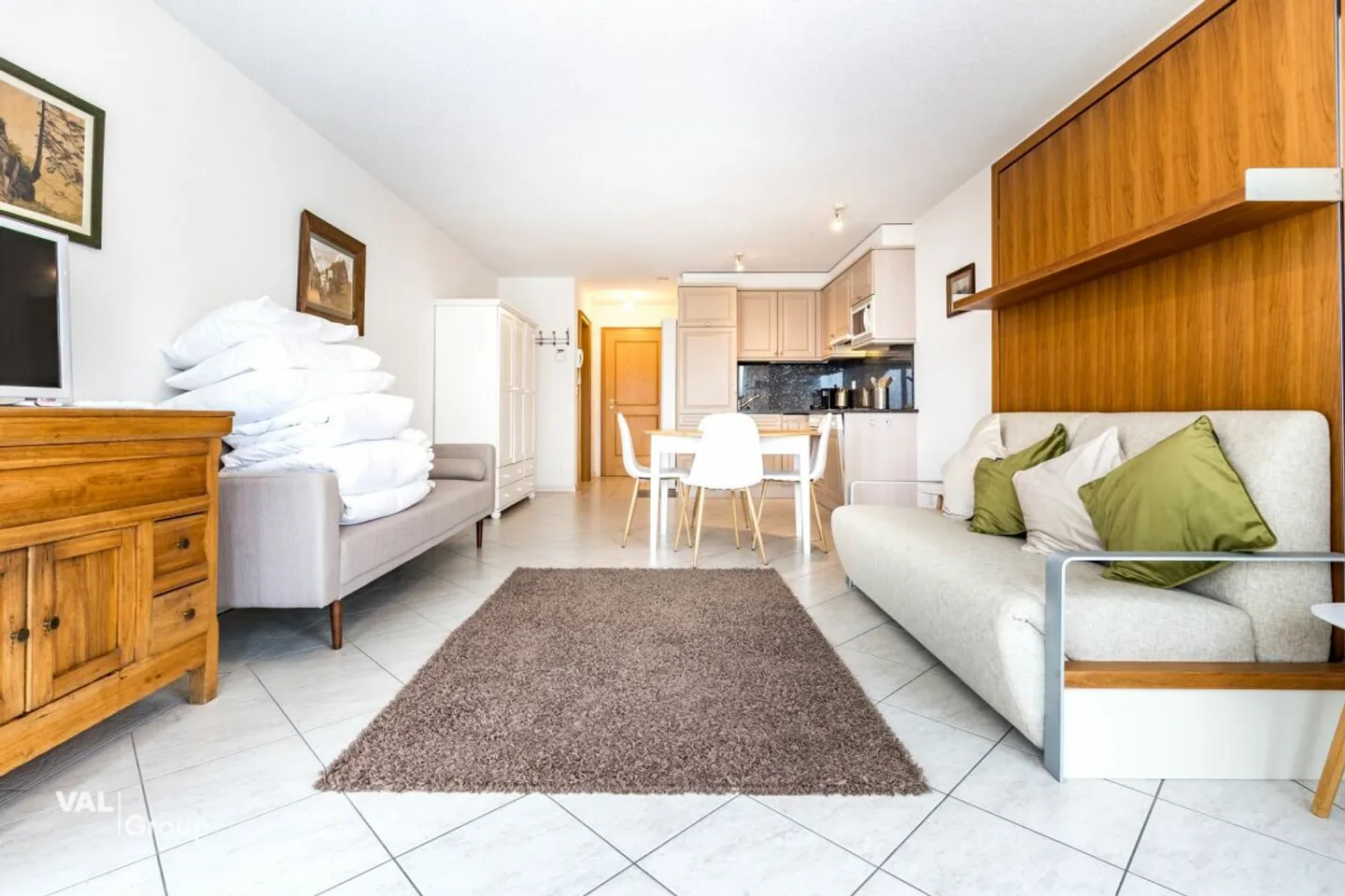 Small, fine & profitable - Studio with underground parking - Photo 2 of 9