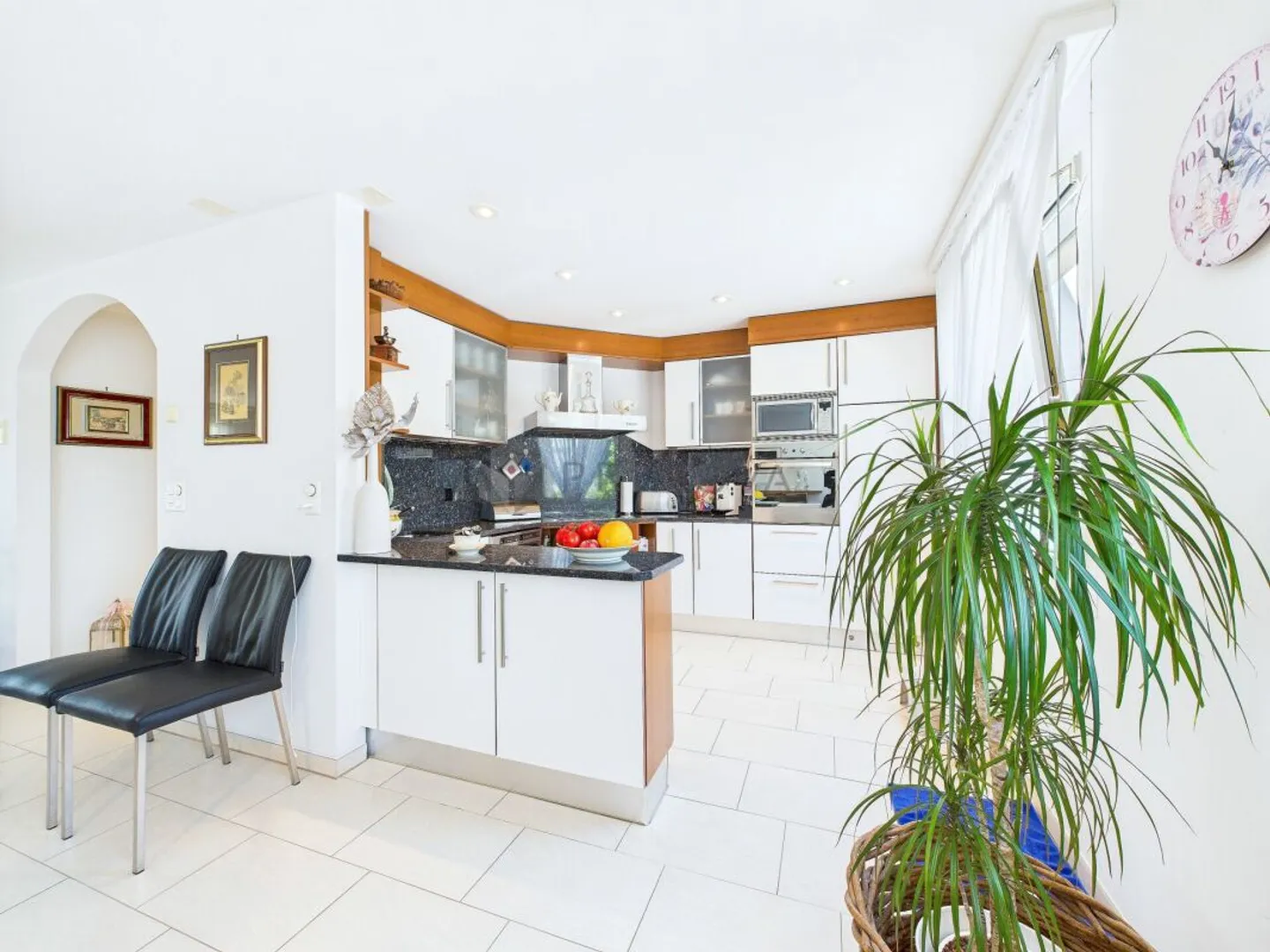 Optimal 4.5 Room Condominium for Commuters and Families - Photo 5 of 12