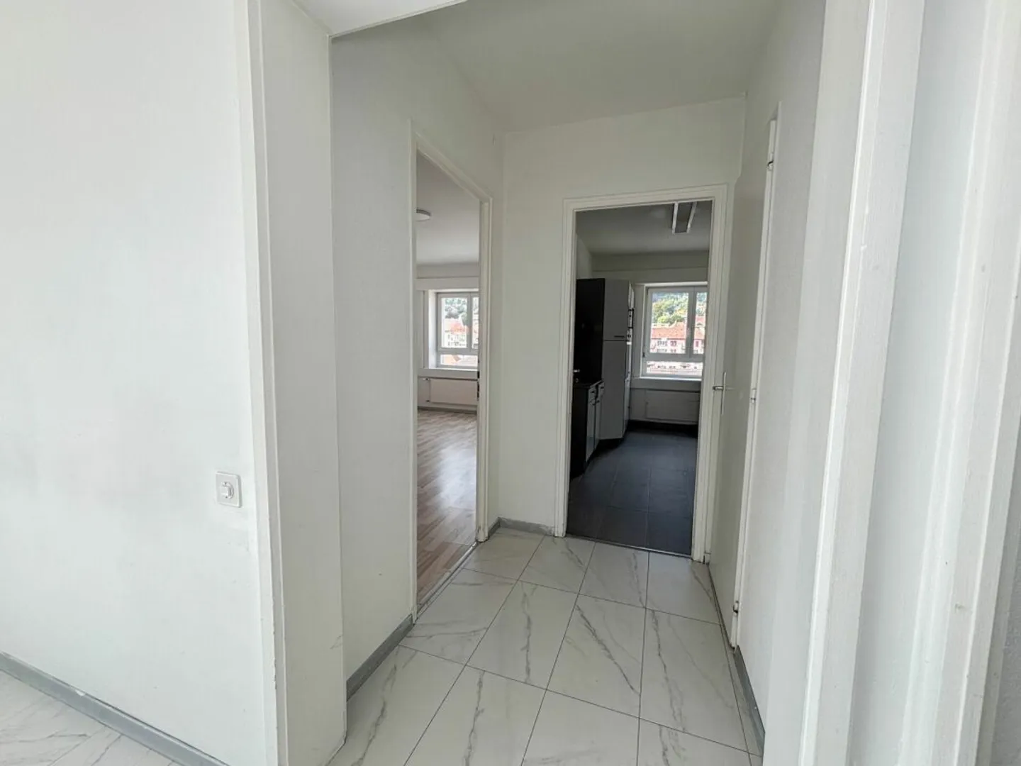 Appartement spacieux de 5 pièces - Photo 3 sur 13