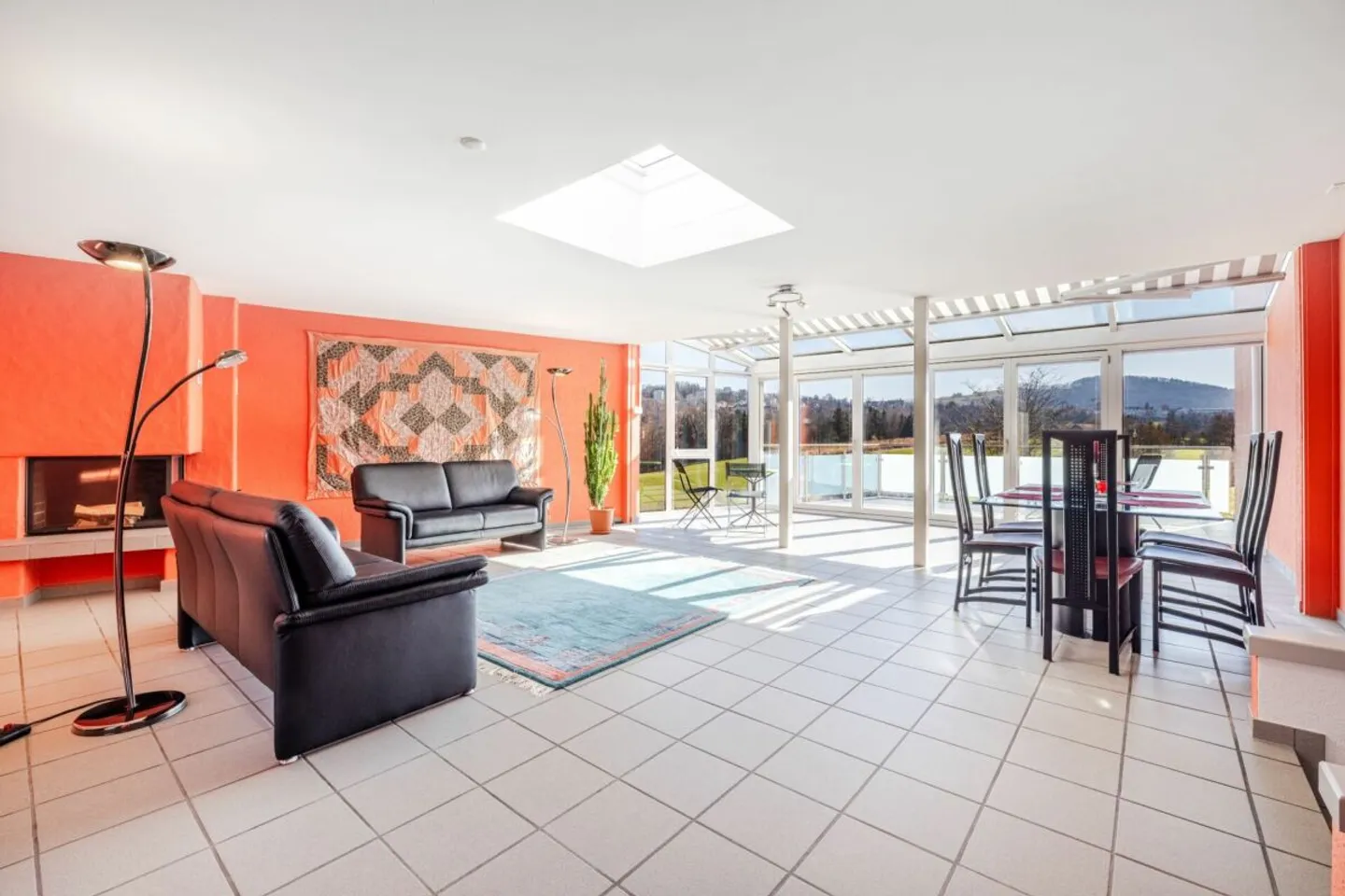 Vivre avec une vue - Maison de rangée de 7,5 pièces en bout de rangée directement adjacente à la zone agricole - Photo 2 sur 10