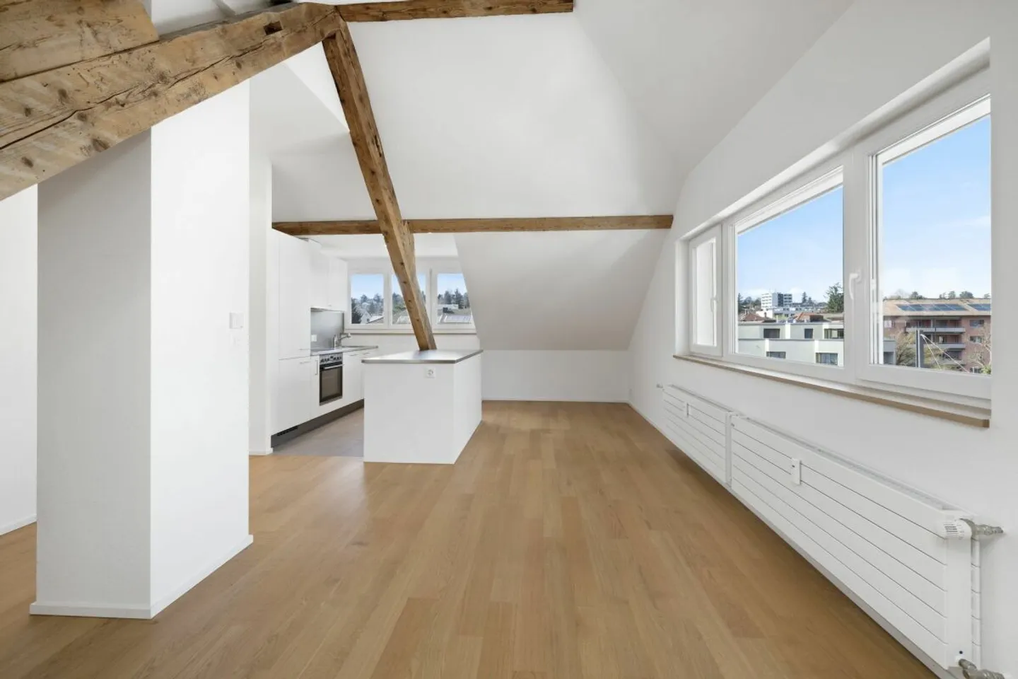 Modern 2 1/2-room attic apartment in a completely renovated multi-family house near Kronenplatz - Photo 6 of 10