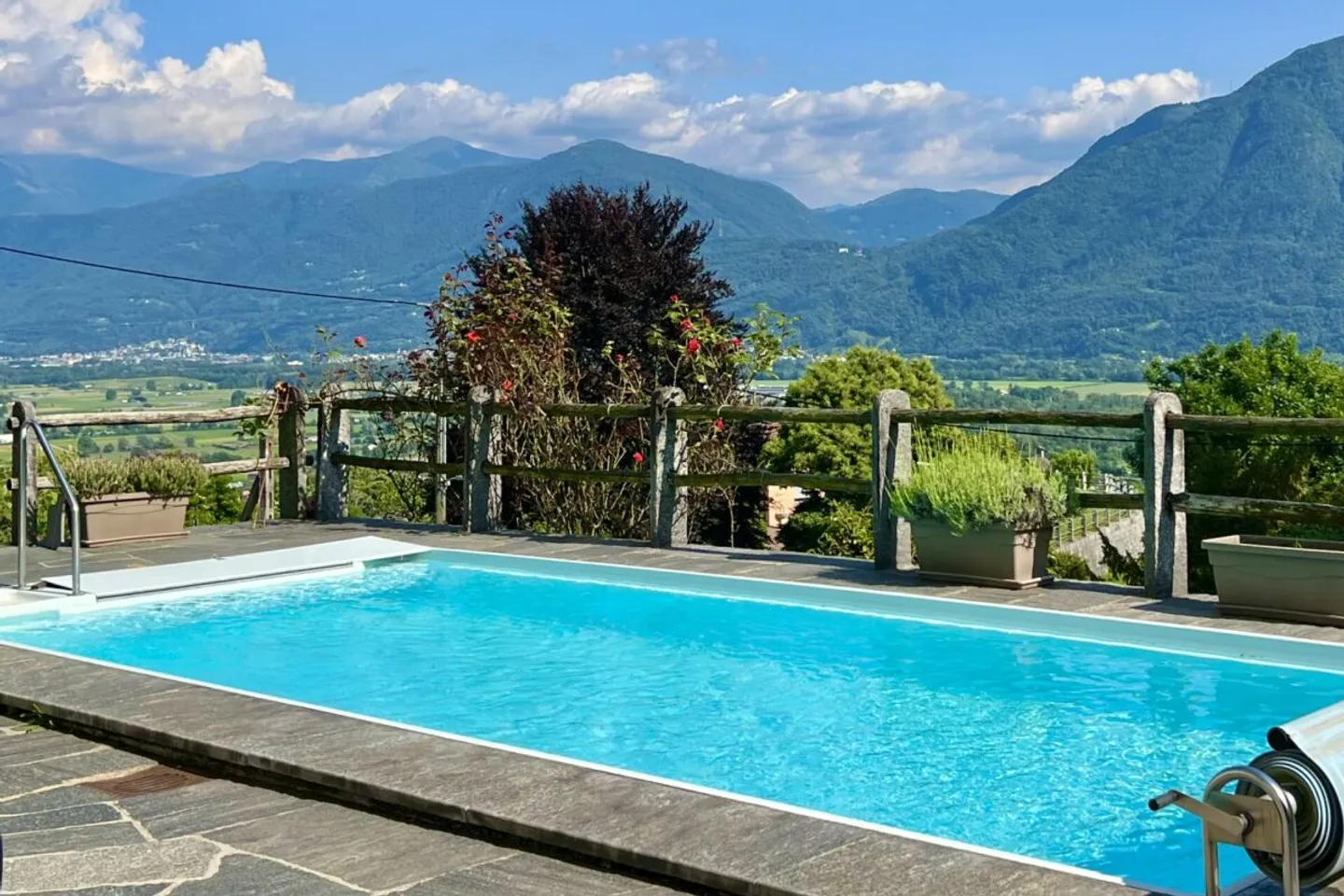 SOLD!!! Charming single-family house with pool and separate guest studio - Photo 2 of 13