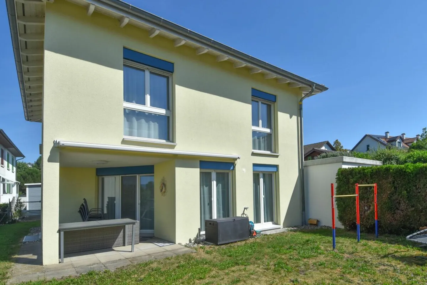Casa familiare moderna con molta luce, spazio e qualità della vita - Foto 3 di 13