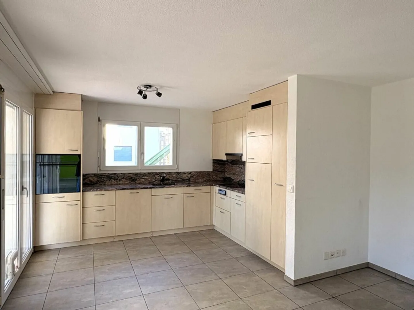 Appartamento 4½ locali con grande giardino in uso esclusivo - Foto 2 di 12