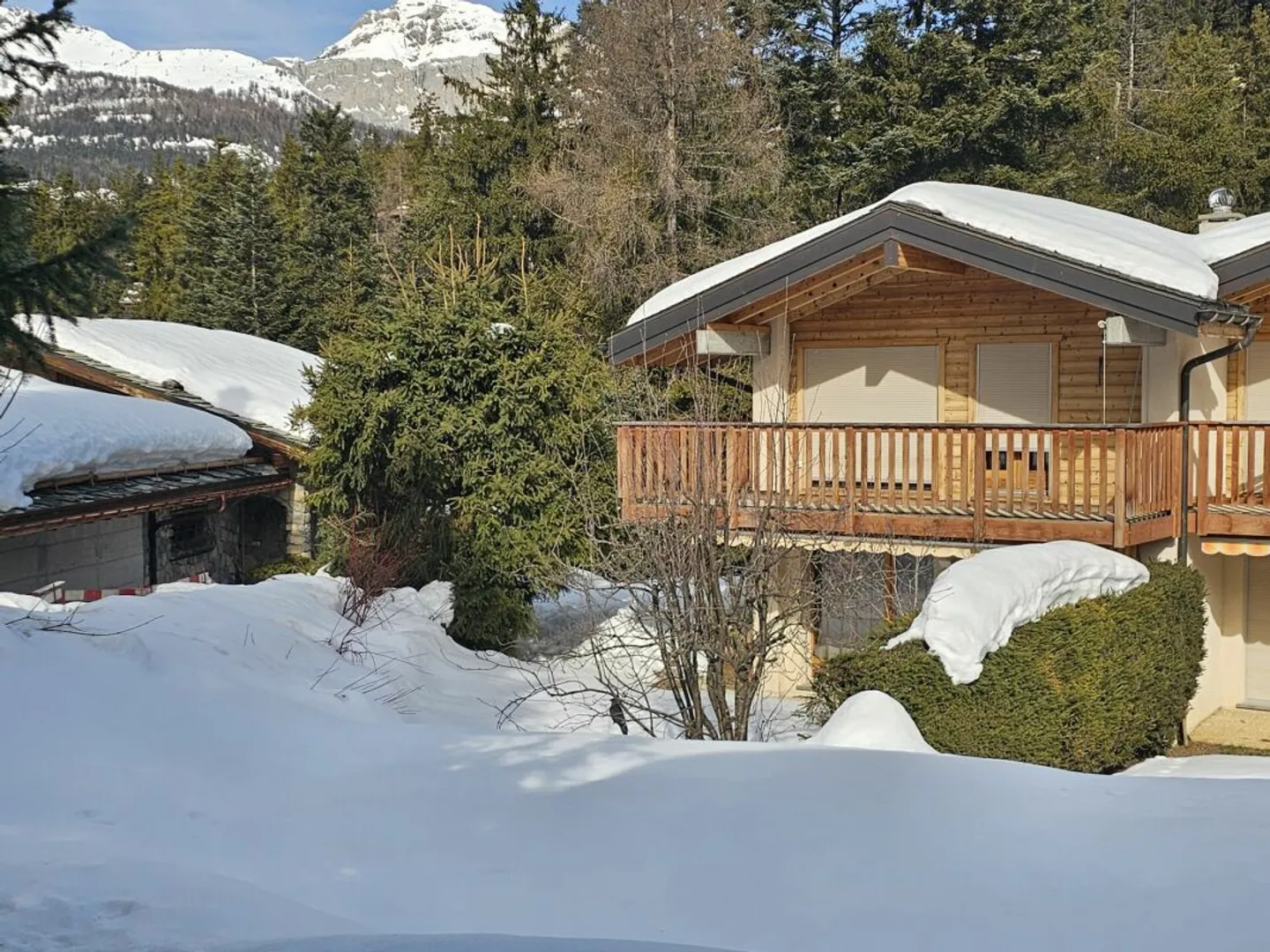 Chalet contigu d'angle de 5.5 pièces à Crans-Montana - Photo 1 of 4