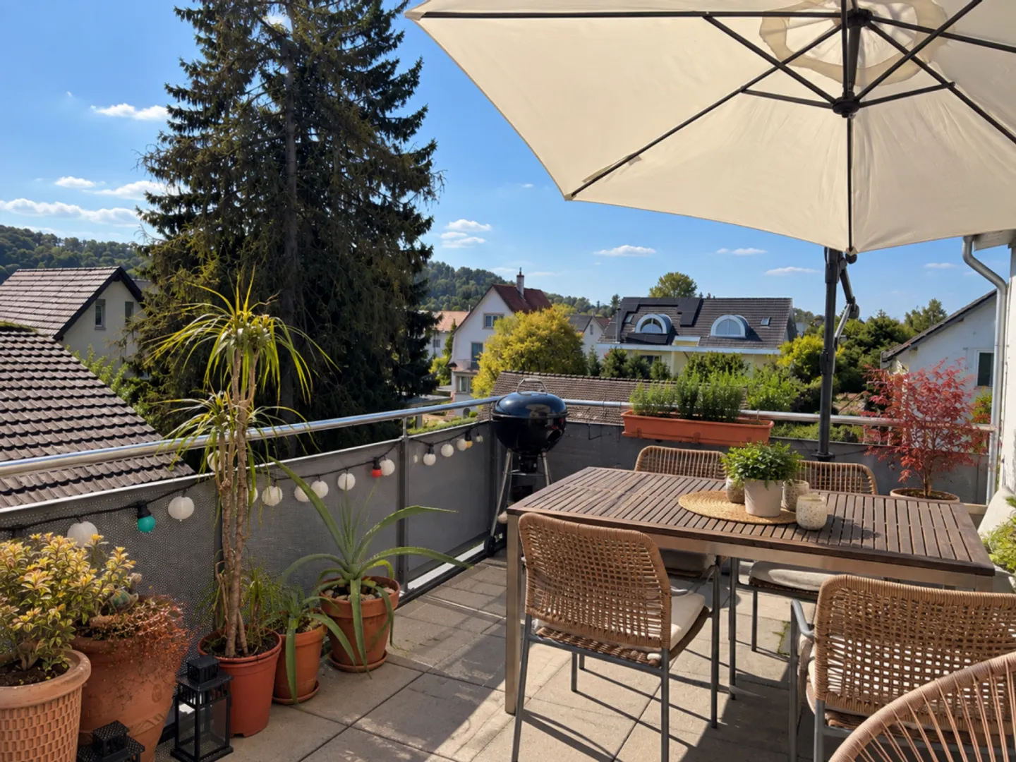 Quiet living, centrally connected - bright 4-room maisonette with large balcony in Muttenz - Photo 3 of 13