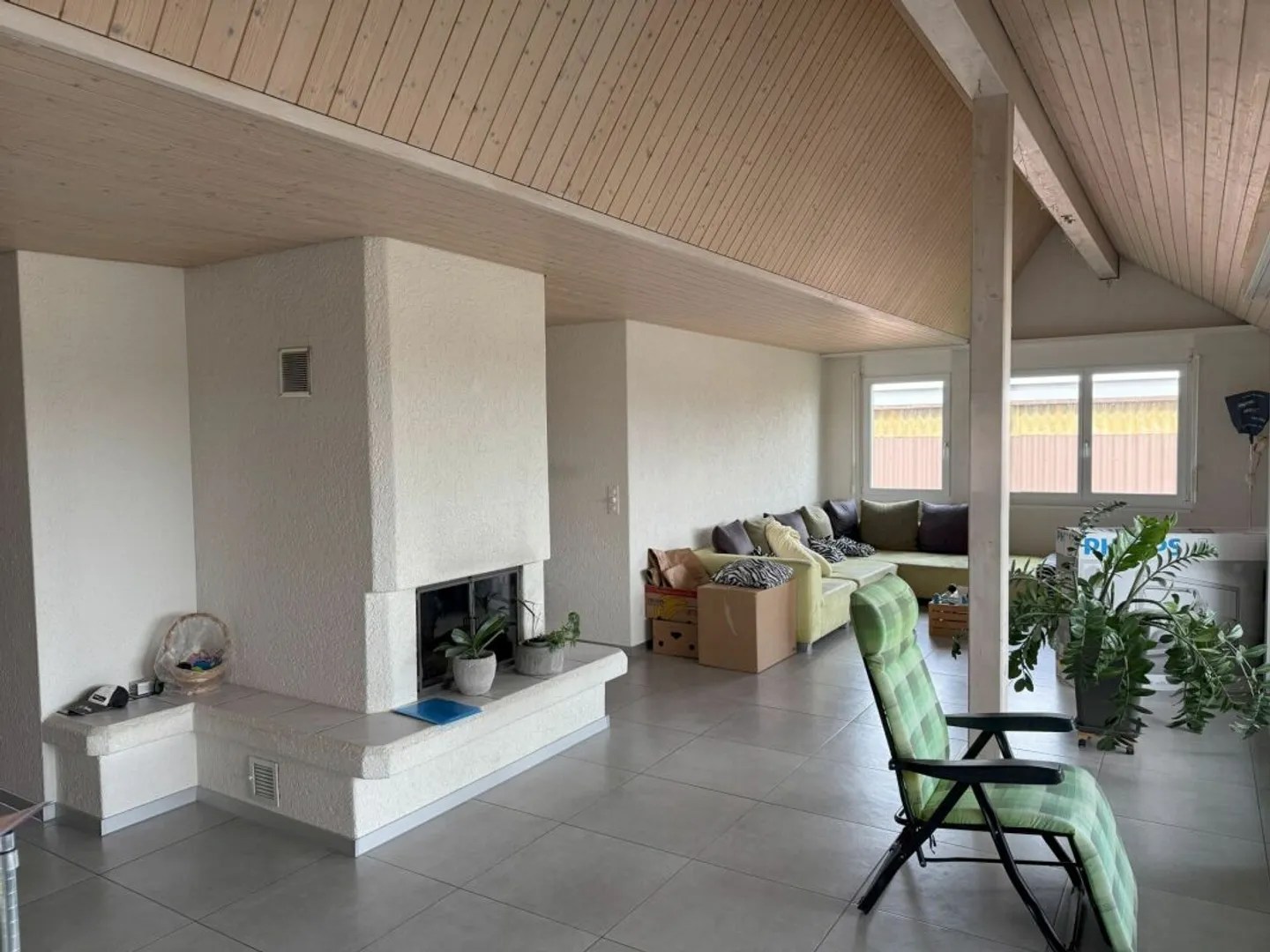 Attic apartment with lots of sun and attractive distant views - Photo 5 of 13