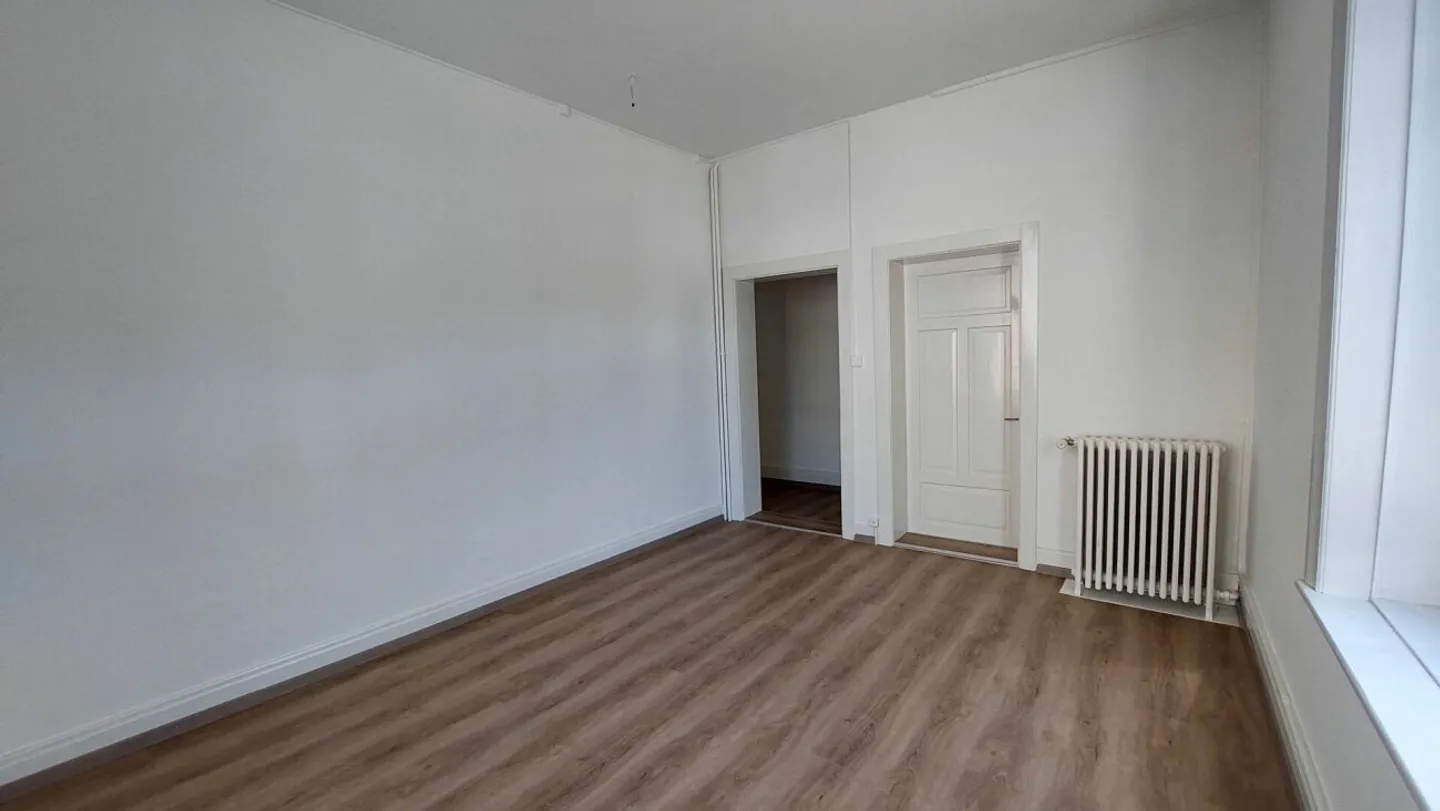 Charming old building apartment with winter garden in a central location - Photo 9 of 12