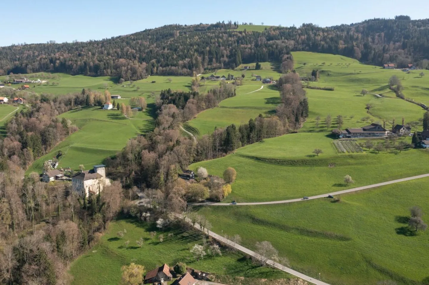 Magnifique maison individuelle modernisée avec une intimité absolue et vue sur le lac - Photo 8 sur 13