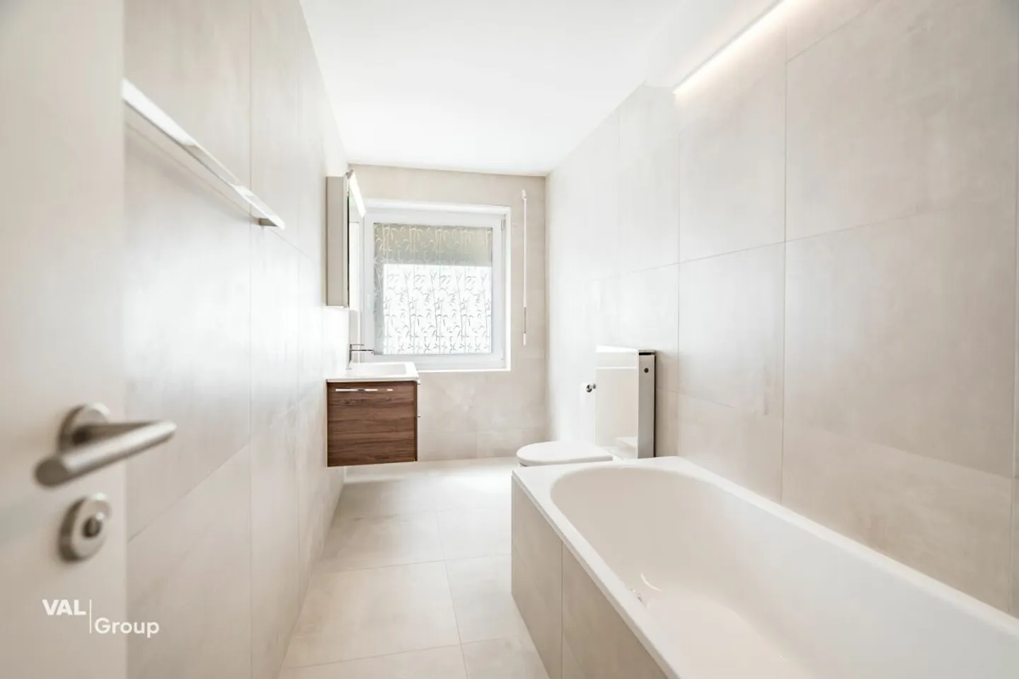 Exclusive 5.5-room apartment with single-family home character - prime location - Photo 9 of 13