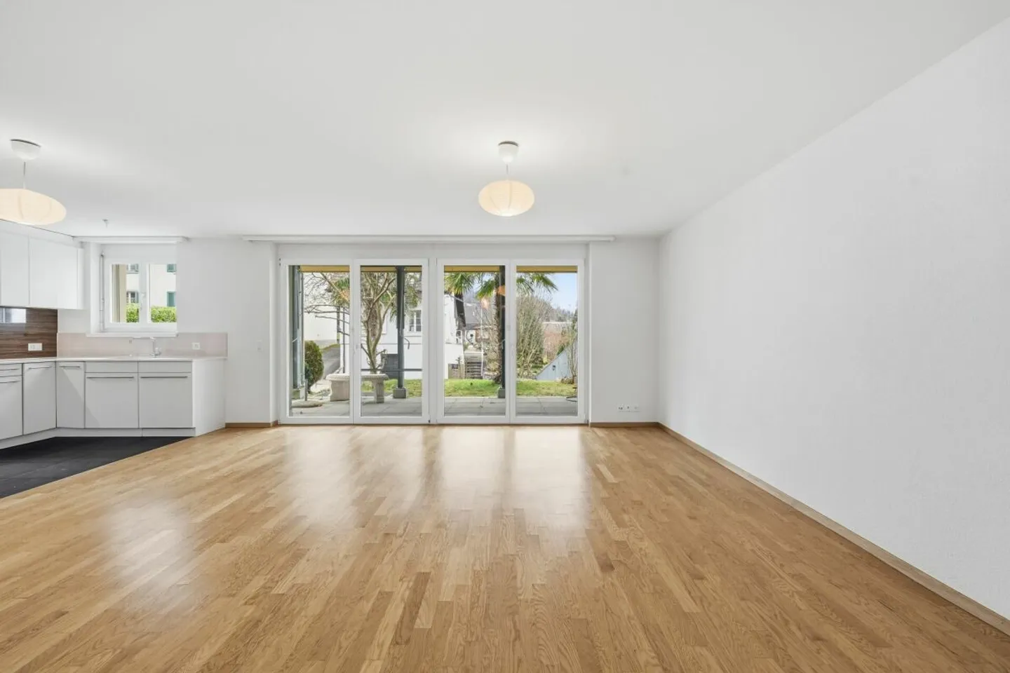 Felicità abitativa moderna con patio e giardino a Pfeffingen - Foto 2 di 13