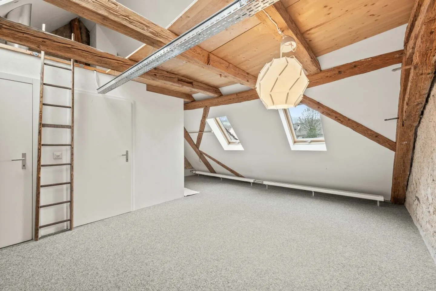 Travailler dans une architecture spéciale - au cœur du vieux village de Lausen - Photo 5 sur 13