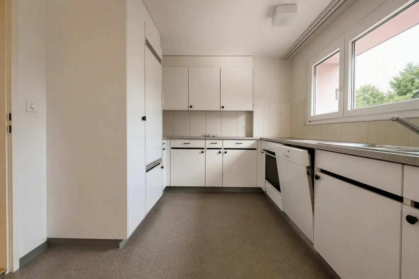 Appartement lumineux de 4,5 pièces dans un emplacement calme et central - Photo 1 sur 9