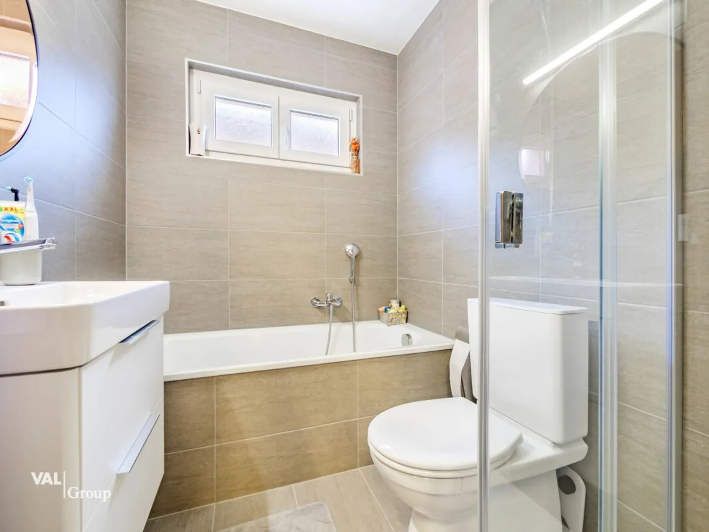 Bell'appartamento ristrutturato di 4,5 locali in un quartiere tranquillo - Foto 8 di 13