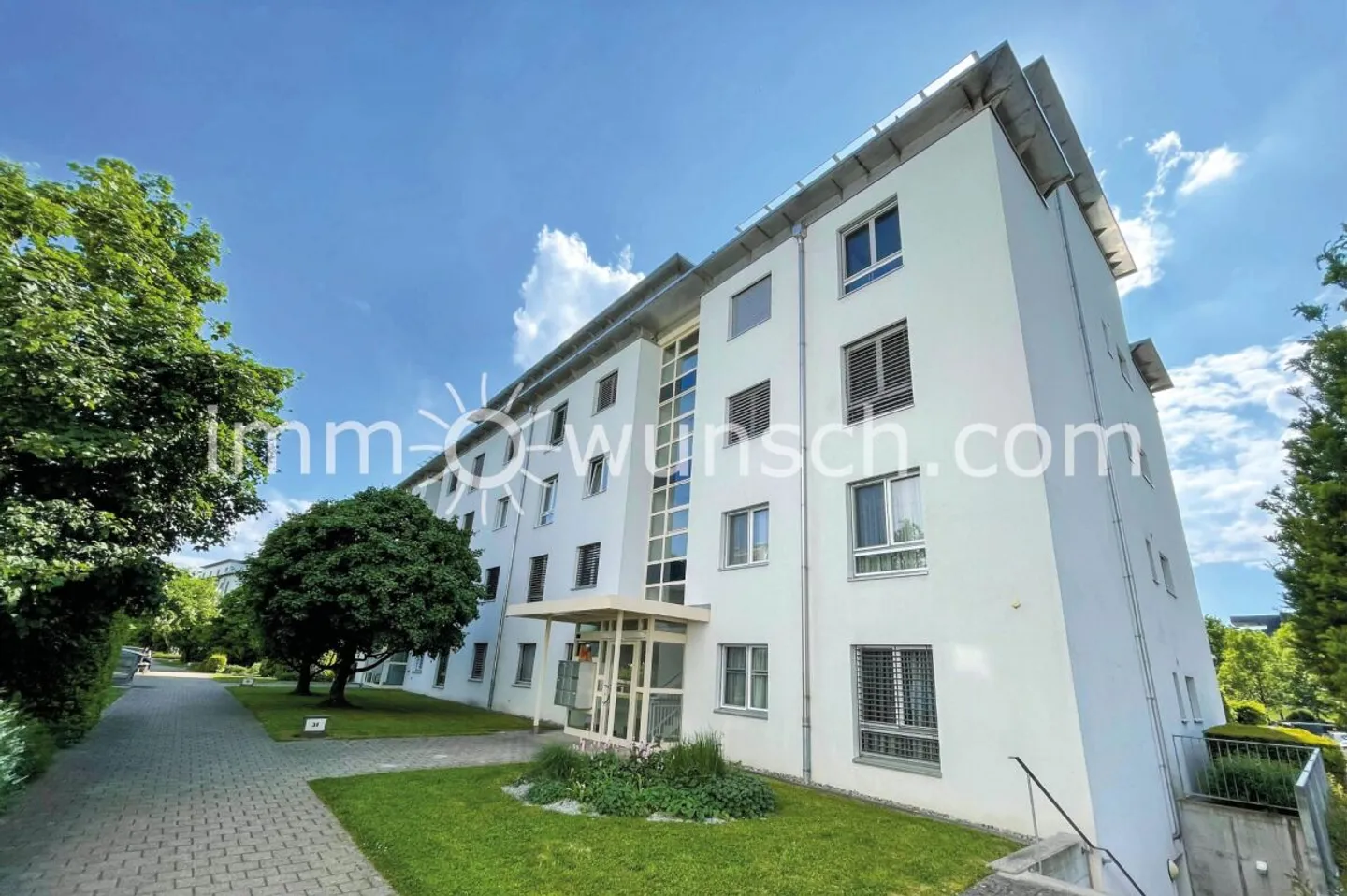 Family-friendly and spacious 5 ½ room condominium - Photo 2 of 10