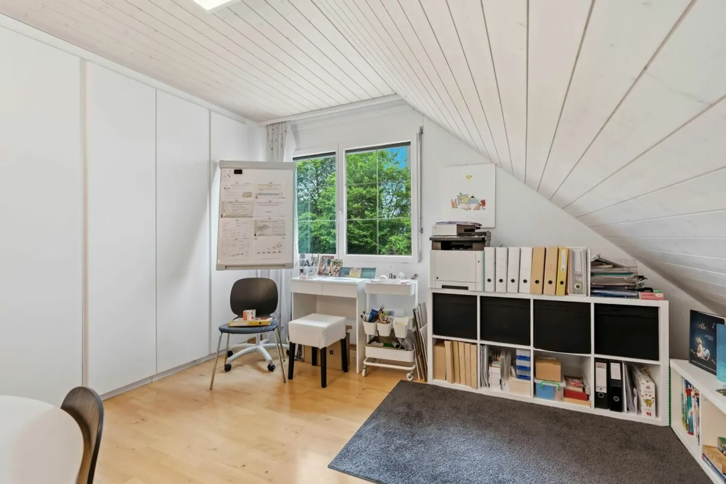 Spacious detached house with granny flat - Photo 9 of 13