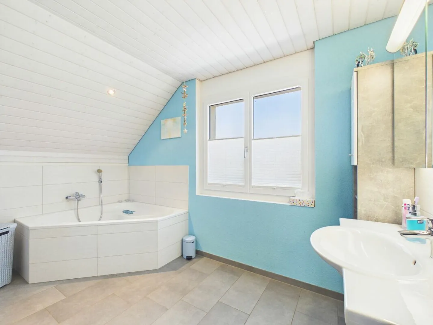 Modernes Einfamilienhaus mit Garten und schöner Weitsicht in Wolfwil - Foto 10 di 13