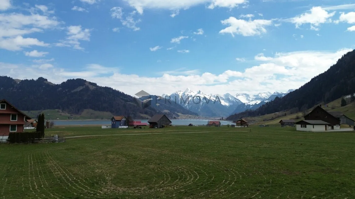 Appartamento da sogno in un paradiso all'aperto per atleti e amanti della natura sulla soleggiata Sihlebene. - Foto 1 di 13